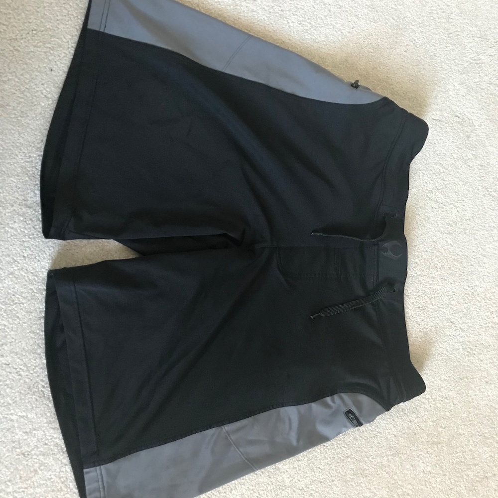 Hylete Helix above knee workout shorts